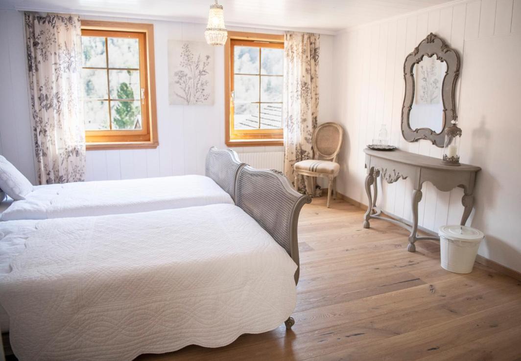 Casa Pasch - Boutique Bed And Breakfast In Cumpadials Sumvitg Экстерьер фото