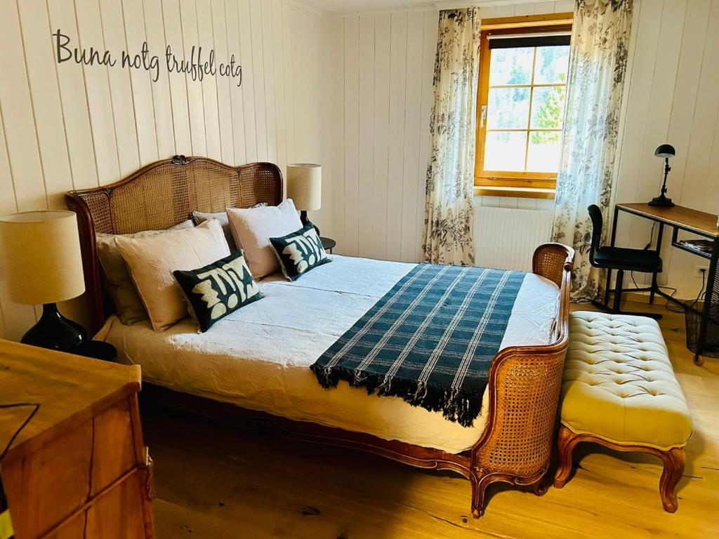 Casa Pasch - Boutique Bed And Breakfast In Cumpadials Sumvitg Экстерьер фото
